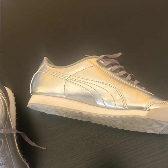 Puma Metallic Silver Roma Sneakers unisex size 6 men, women 8 - Picture 9 of 10